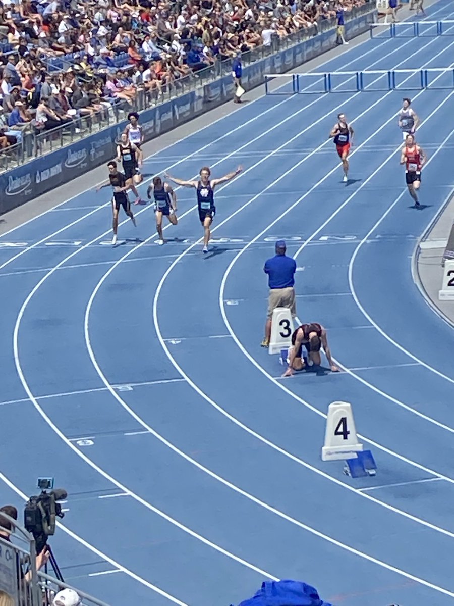 Dewald finishes 8th in 400 hurdles at Drake.  (3rd in his heat.  .01 seconds out of 6th and a medal)