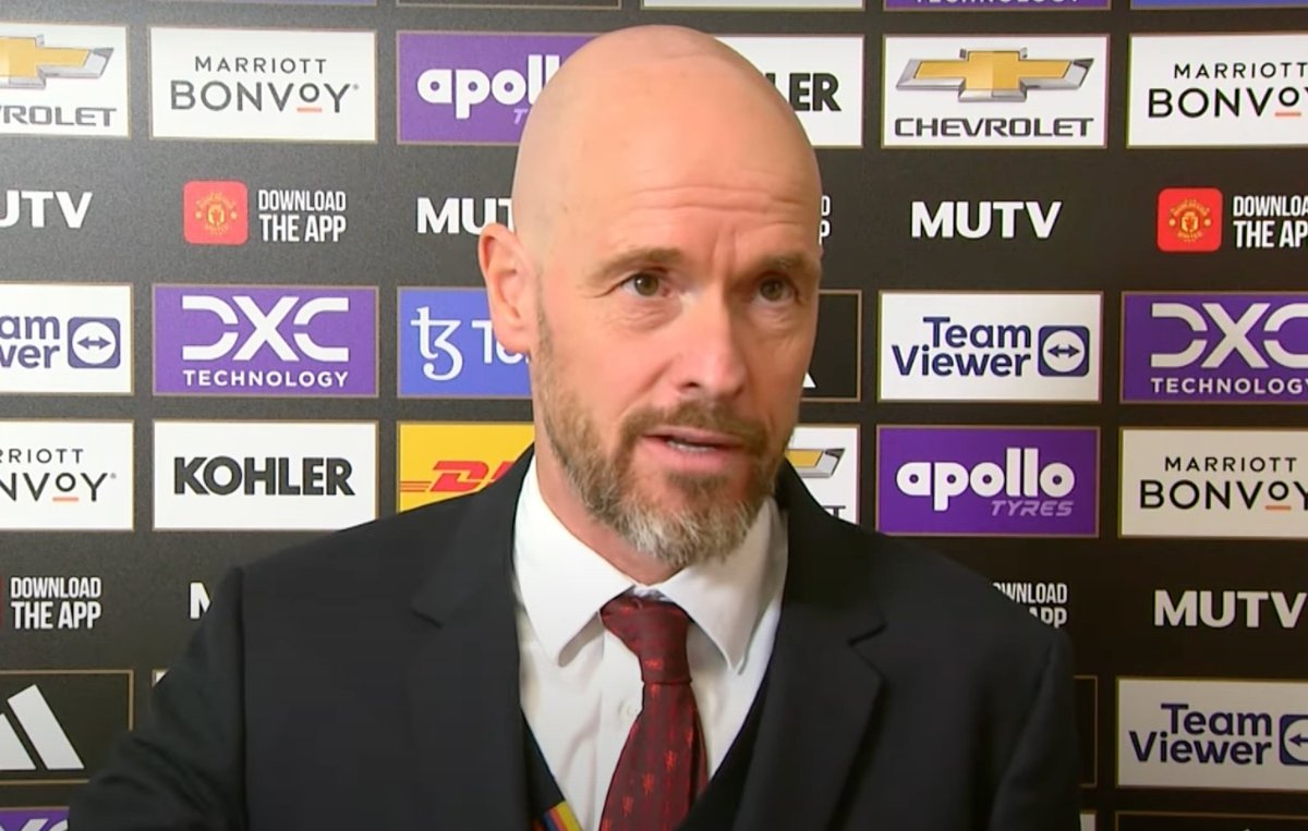 Erik ten Hag has pleaded for Man Utd fans to be patient with some of the team's promising youngsters after he and his players were booed off against Burnley | ✍️ @sbates_people mirror.co.uk/sport/football…