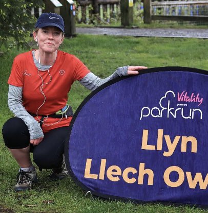 Love these pics taken by the #volunteer photographer at Llyn Llech Owain @parkrunUK today. The barcode scanner pic (me showing my best side) sums up the running community 💙 #parkrun #ParkrunTourist @Discovercarms #GetOutside