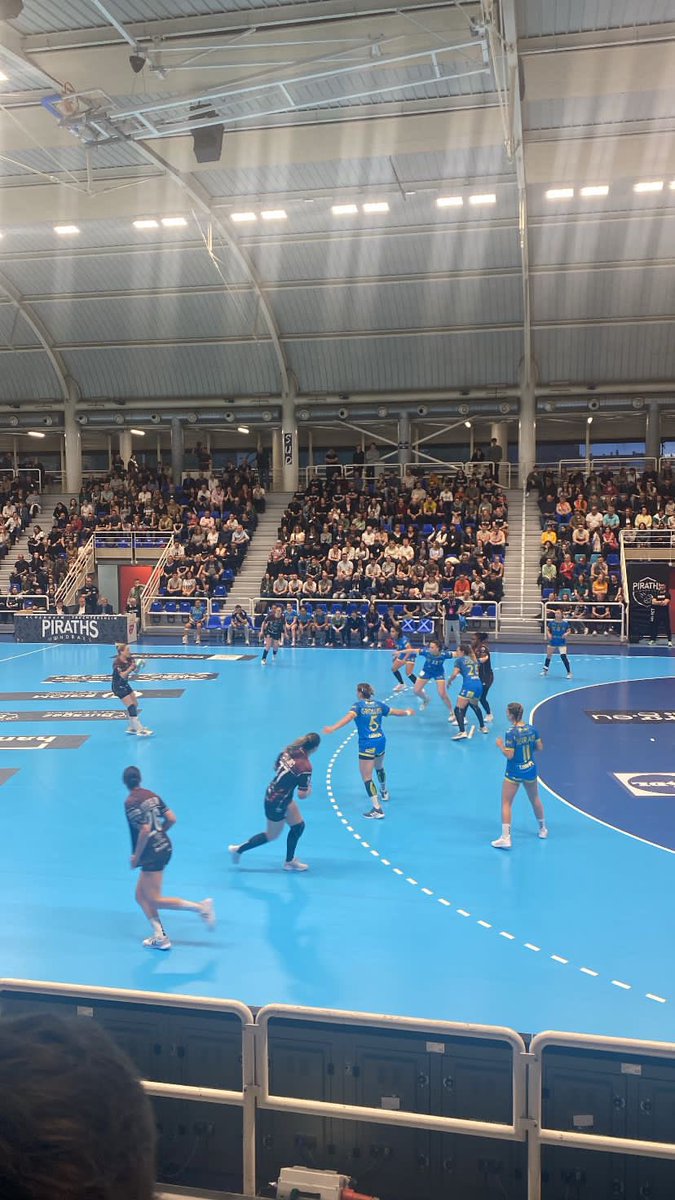 Un samedi soir de #LigueButagazEnergie comme on les aime 🥰 @ath_handball ⚡️ @TMV_Handball #Inspirantes