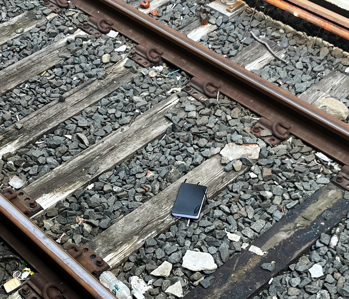 That’s a brand new moleskine on the tracks. I could be down & back up in under a minute….