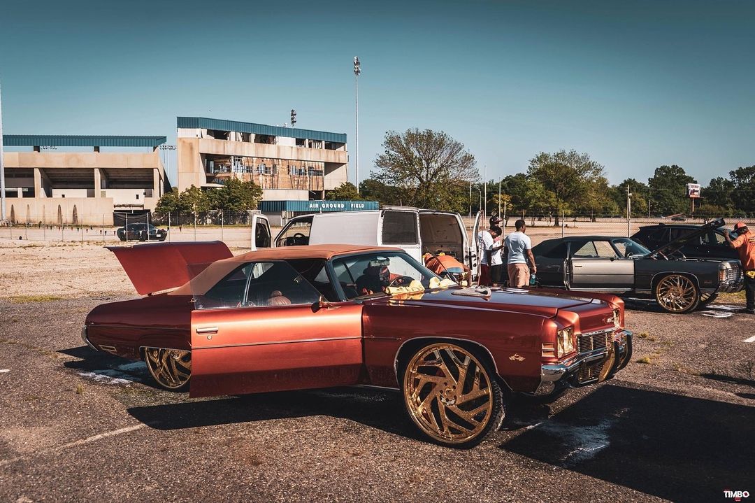 @thephillips15's baby on Amani Forged Wheels 😮💨🔥 
📸: @shotbytimbo 

#amaniforged #impala #customwheels #forgedwheels #teamamani #elitewheels #wirewheels