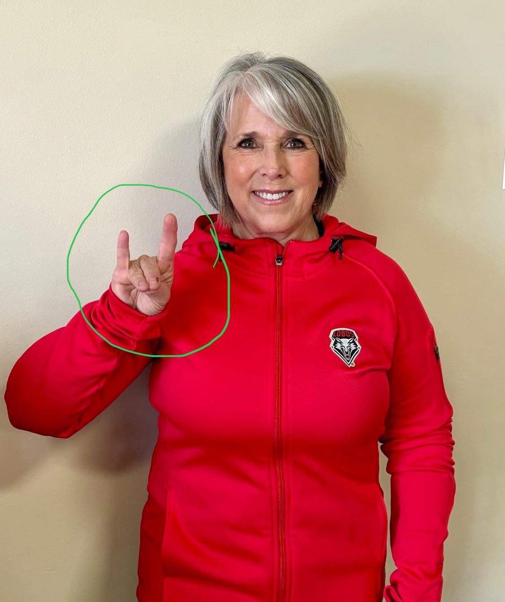 use_folks's tweet photo. @narrative_hole They have their symbol 😂😂🤮🤮💩💩 https://t.co/Ss7ehCwAZJ