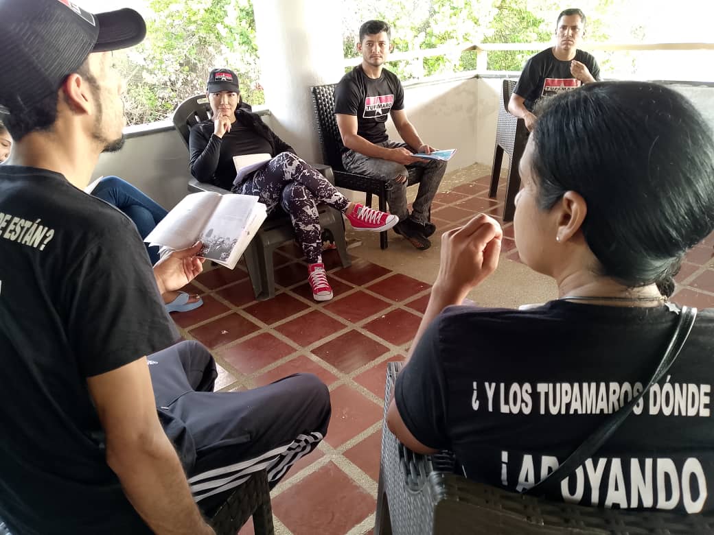 Taller de Métodos y Estilo #TUPAMARO 🔴⚫📙📕 La formación de nuestros cuadros en el campo ideológicos, filosóficos y doctrinarios nos permite delastrarnos de ese pequeño Burges que llevamos por dentro.. #TUPAMARO #EncuentroPazYDialogo @NicolasMaduro