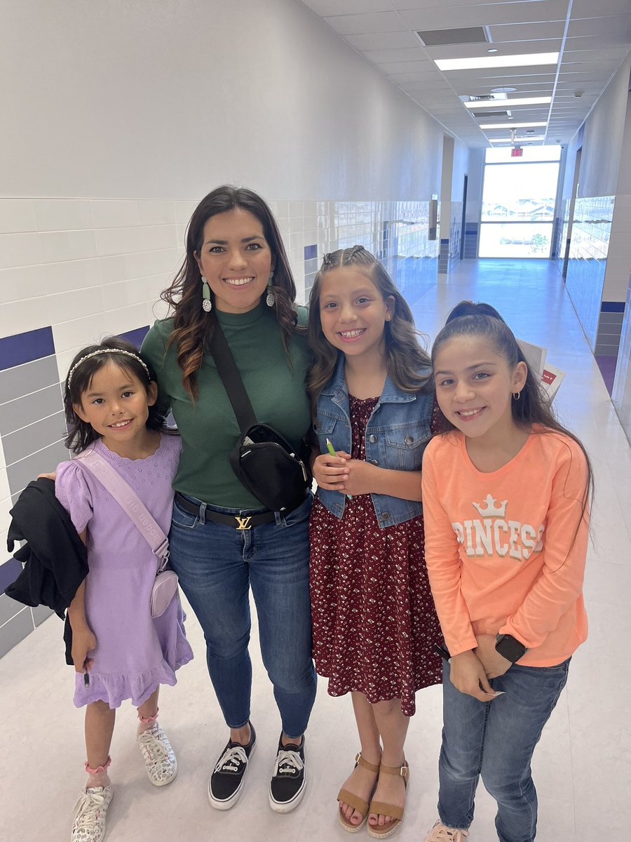 Lgrew_JCE's tweet photo. We are anxiously awaiting our Storytelling results! Fingers crossed for these girls 🤞🏼 #buffvengers #storytelling #grewcrew https://t.co/J1xzyv8bta