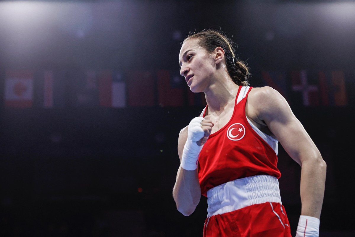 #Sırbistan'da düzenlenen,
Avrupa #Boks Şampiyonasında,

Kadınlar 66 kilo finalinde,
Rus rakibi,

Albina Moldazhanova'yı mağlup ederek,
#AvrupaŞampiyonu olan,
Busenaz Sürmeneli'yi ve

Üst üste, 
3. kez #Avrupa Şampiyonu olup, 👏🏻🥇🇹🇷

Altın 🥇 madalya kazanan, 
Milli sporcumuz,…