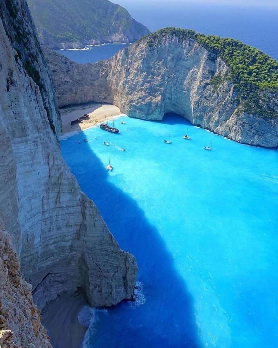 The beautiful islands of Greece you haven’t seen before - a thread🧵👇 1. Zakynthos island