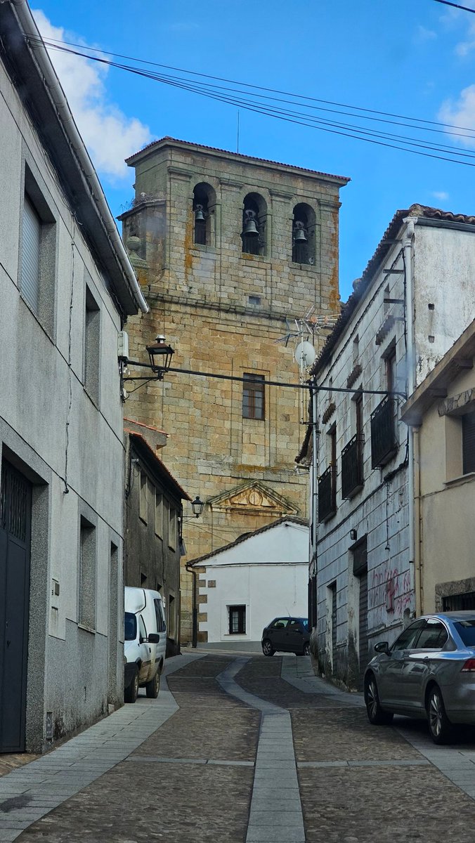 Meteo_Mirobriga's tweet photo. 2️⃣ #Fuenteguinaldo y Pico #Jálama al fondo (límite con #Cáceres) https://t.co/i0HQBfdCIj