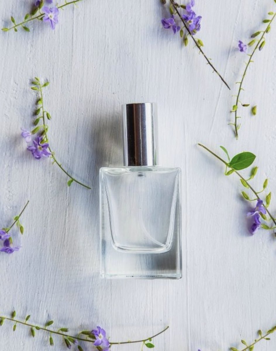 Descubre nuestros perfumes y cremas corporales ecológicos y sostenibles, elaborados con ingredientes naturales de la más alta calidad. En Aroma Verde, creemos en la belleza natural y en el cuidado del medio ambiente.

#CosmeticaNatural #BellezaSostenible