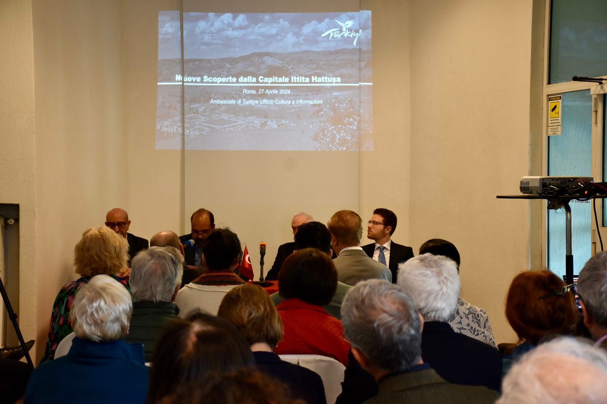 Federico Di Giovanni (@fede_digio93) on Twitter photo Stamattina presso l’Ufficio Culturale di <a href="/TC_RomaBE/">Türkiye in Italy</a> sono state presentate le recenti scoperte sul #SitoUnesco di #Hattusha dove opera una Missione archeologica 🇮🇹🇹🇷🇩🇪
Un bellissimo esempio di cooperazione e di #DiplomaziaCulturale Stamattina presso l’Ufficio Culturale di <a href="/TC_RomaBE/">Türkiye in Italy</a> sono state presentate le recenti scoperte sul #SitoUnesco di #Hattusha dove opera una Missione archeologica 🇮🇹🇹🇷🇩🇪
Un bellissimo esempio di cooperazione e di #DiplomaziaCulturale