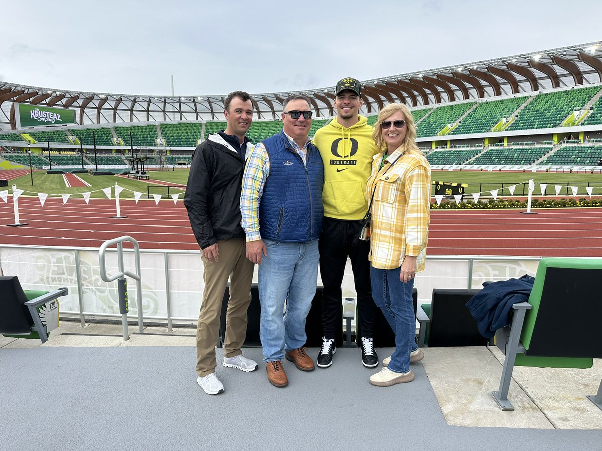 Elite TE Linkon Cure on his return visit to Oregon for the Ducks' spring game🦆 Read: on3.com/college/oregon…