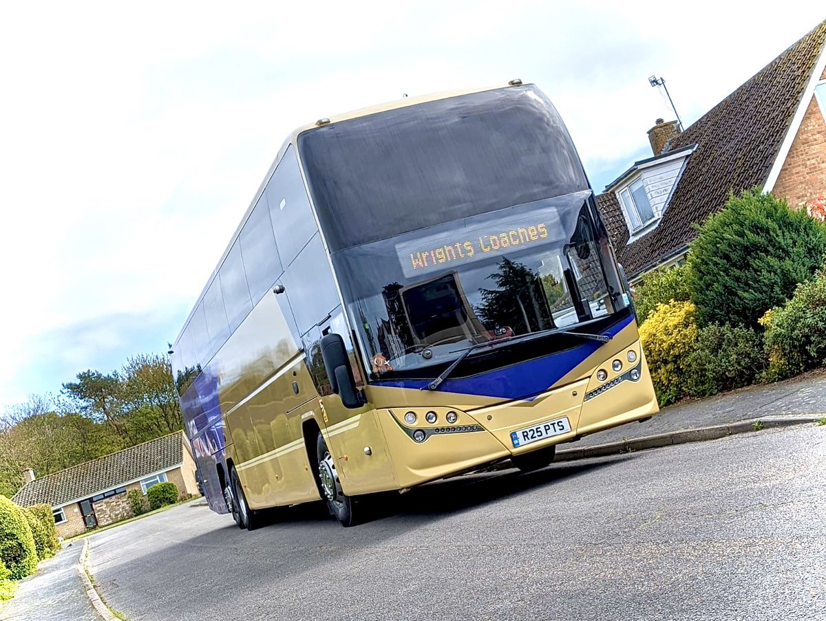 📸 As Saturdays go, this one’s been a busy one… With Coaches in Worthing, Leicester, Clacton, London and Dereham… Throw in a little #TravelTheWrightWay magic, and Voila’ - Now we just need to do something about the summer weather! 😬💛 #CoachHire #SomethingForEveryone