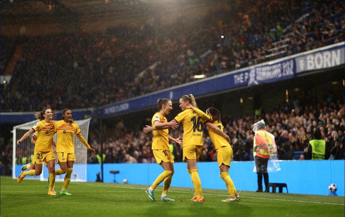 El @FCBfemeni jugará su cuarta final consecutiva tras consumar una gran remontada en Stamford Bridge. El @FCBfemeni defenderá su título de campeonas.
#barcelona #FCBarcelona #fcbfemeni #uefa #UEFA #chelsea #ChelseaBarça #seminifal #stamfordbridge #Londres #futbolfemenil