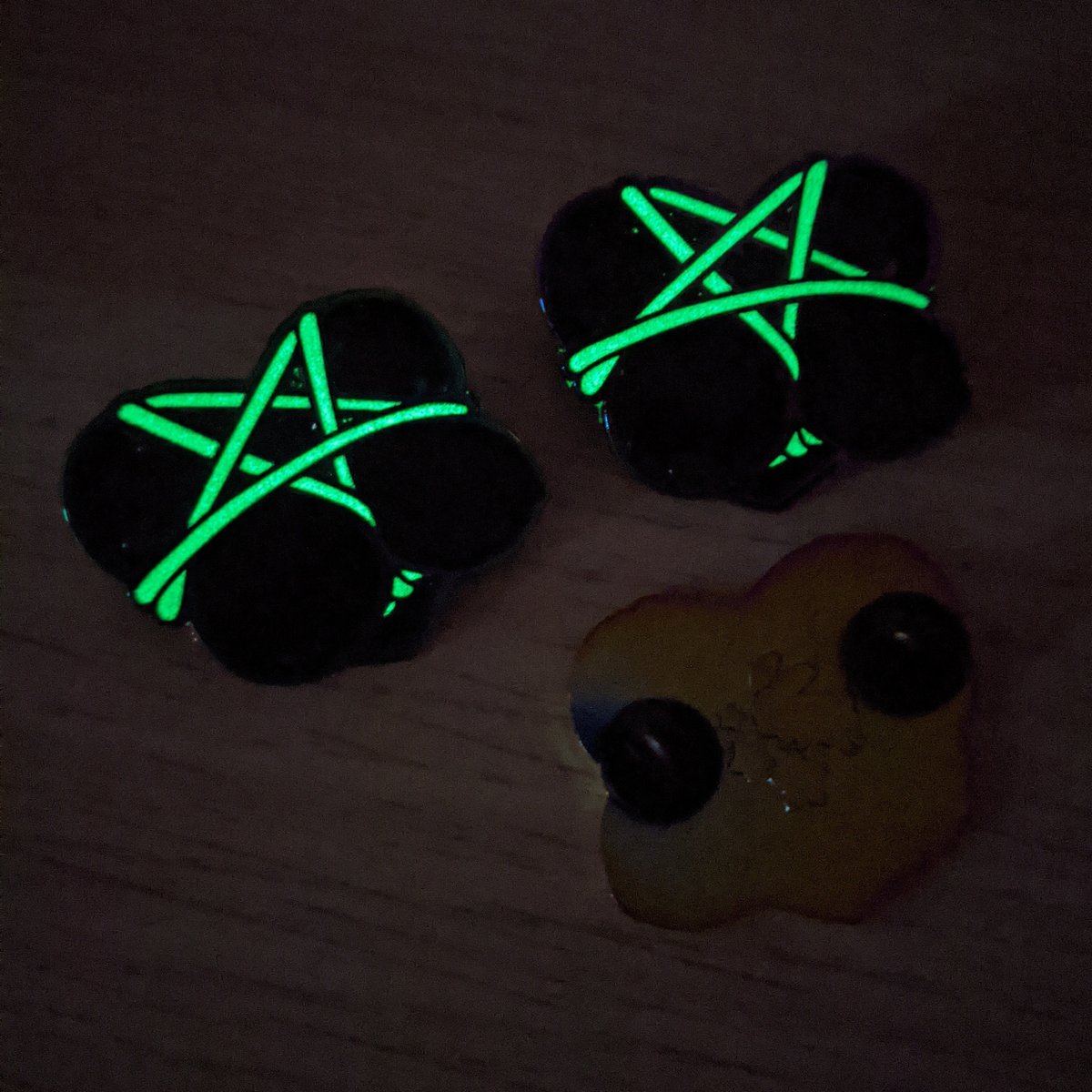 StarAndBun's tweet photo. Officially on our final TWO shibari pins! 

One A-grade and one B-grade -- this design will not be reproduced so when they're gone they're gone!

👇🔗 https://t.co/5WTc2JJw0J