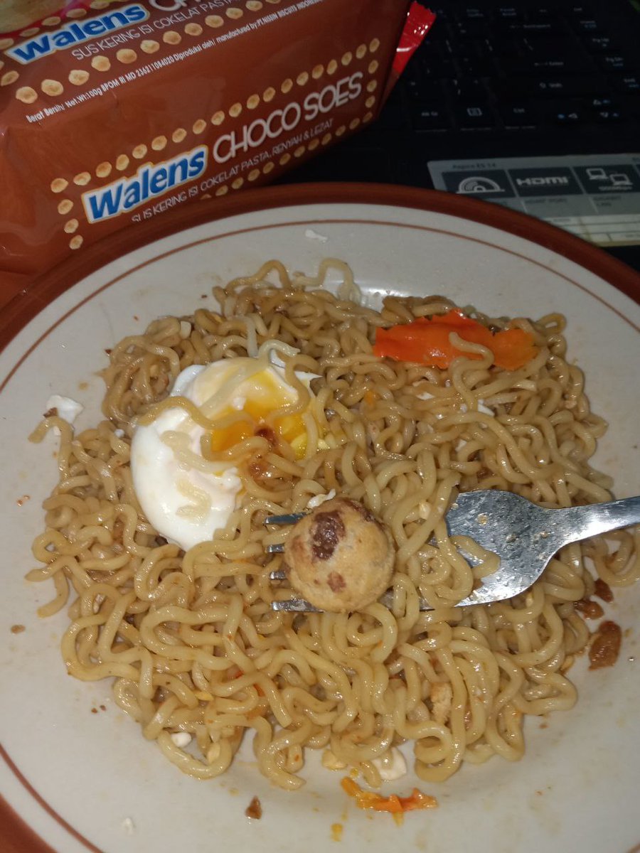 fess iseng makan mi goreng pake ini dan enak! apalagi kalo eminya pedes, jadinya misrida amis gurih lada 😋