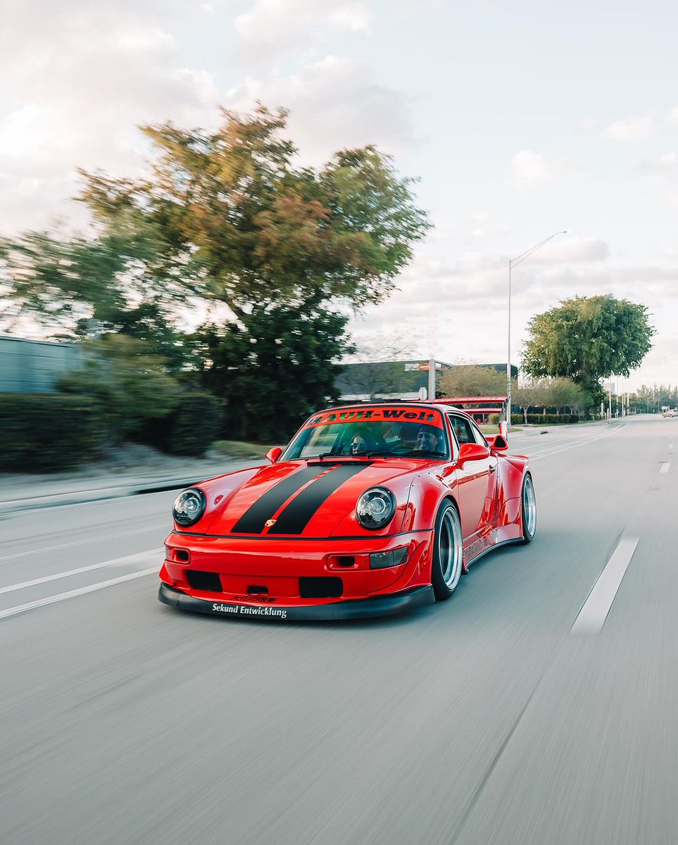 exceedcrew_'s tweet photo. Ig@mr.lim_19's RWB Porsche 964.

📸 By ig@tmasss 
#porsche964 #964 #rwb #rwbporsche #rauhwelt #porsche #akiranakai #exceedcrew https://t.co/H9TxQhga9a