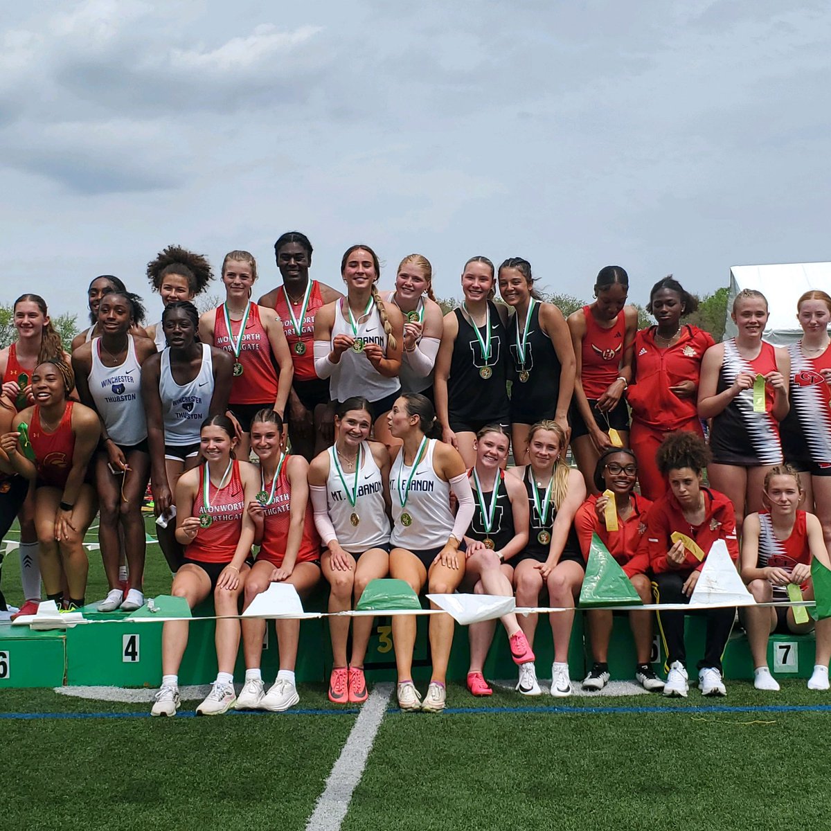 LeboXCTF's tweet photo. Congratulations to the girls 4x100! First place and a new season best of 48.98! 🥇 https://t.co/iyGJzizVtM