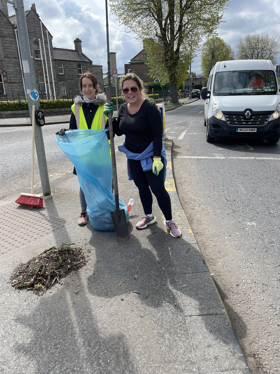 BallsbridgeLive's tweet photo. All equipment transported by @BleeperActive ecargo 💪 bike #cleanup #ecocleanup https://t.co/fPJ43qv7MV