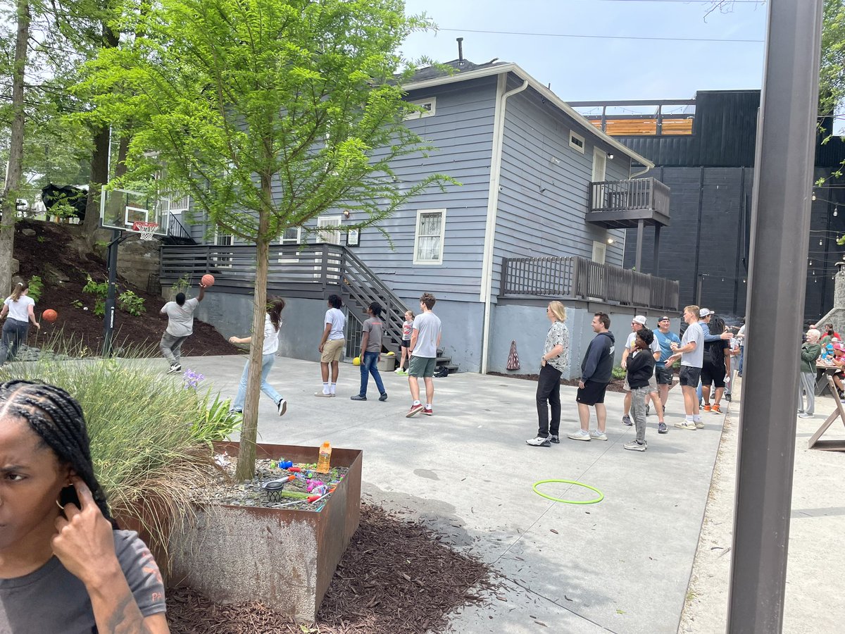 mikerussellatl's tweet image. This is why I love my neighborhood and the Atlanta Way. People coming together to help our seniors and enjoying a good time together. 

Awesome community service event today led by LaTonya Gates and #pawkids 🫱🏽‍🫲🏻🙌🏽

#GroveParkAtlanta
#Atlanta