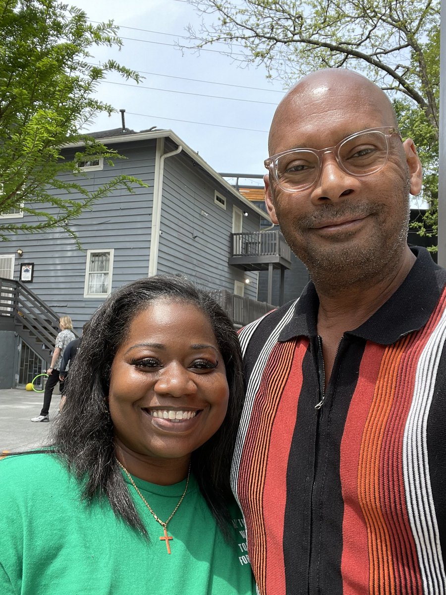 mikerussellatl's tweet image. This is why I love my neighborhood and the Atlanta Way. People coming together to help our seniors and enjoying a good time together. 

Awesome community service event today led by LaTonya Gates and #pawkids 🫱🏽‍🫲🏻🙌🏽

#GroveParkAtlanta
#Atlanta