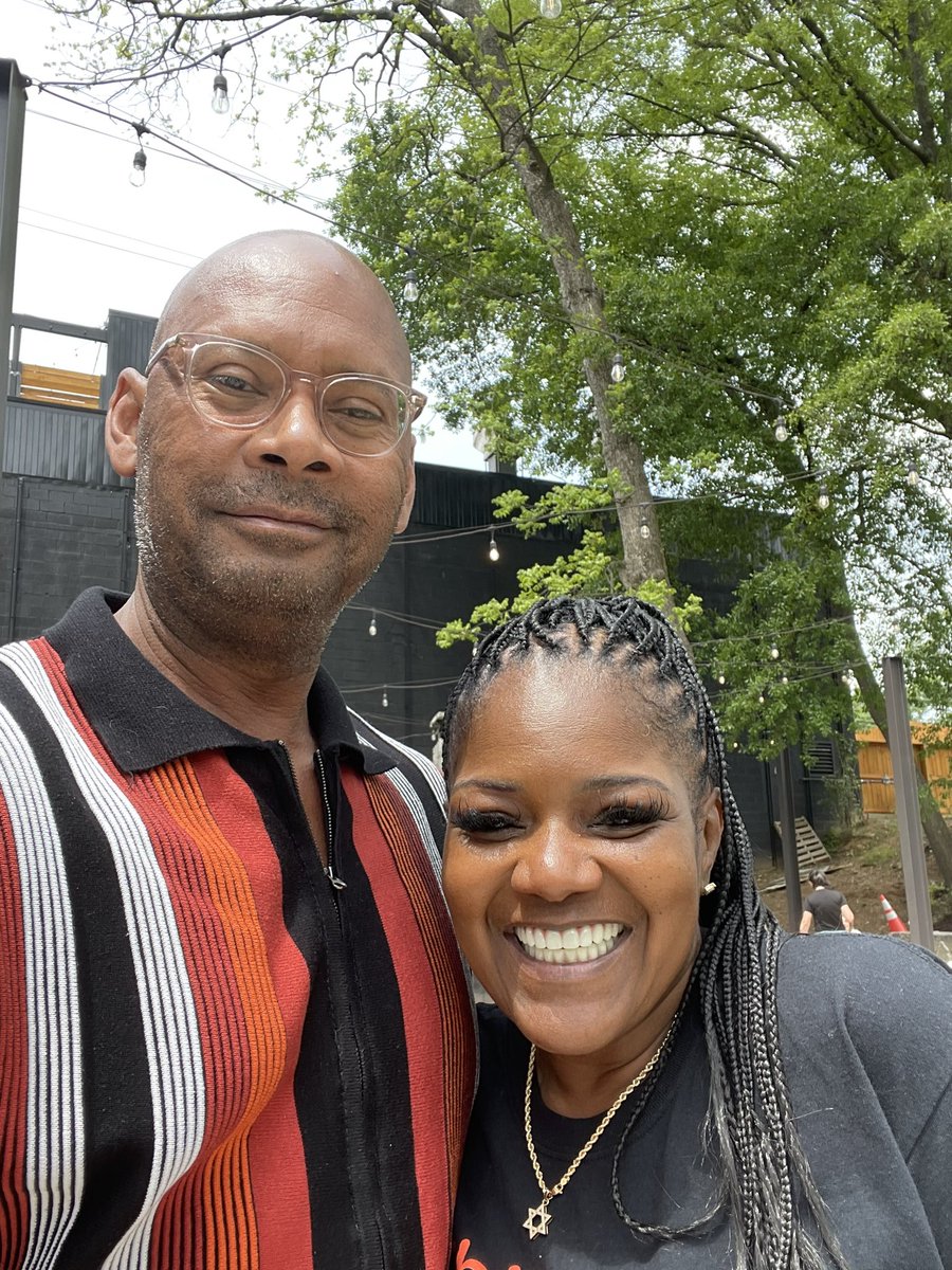 mikerussellatl's tweet image. This is why I love my neighborhood and the Atlanta Way. People coming together to help our seniors and enjoying a good time together. 

Awesome community service event today led by LaTonya Gates and #pawkids 🫱🏽‍🫲🏻🙌🏽

#GroveParkAtlanta
#Atlanta