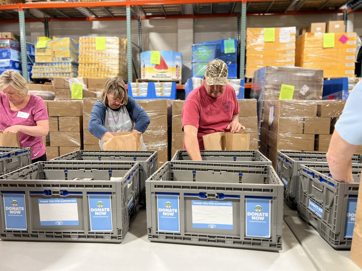 BBC_nky's tweet photo. Blessed day volunteering at GO Pantry. https://t.co/pWTm9zaFF1