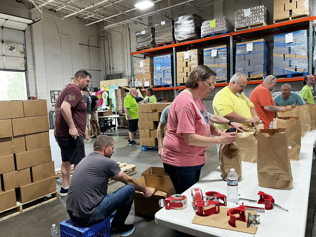 BBC_nky's tweet photo. Blessed day volunteering at GO Pantry. https://t.co/pWTm9zaFF1