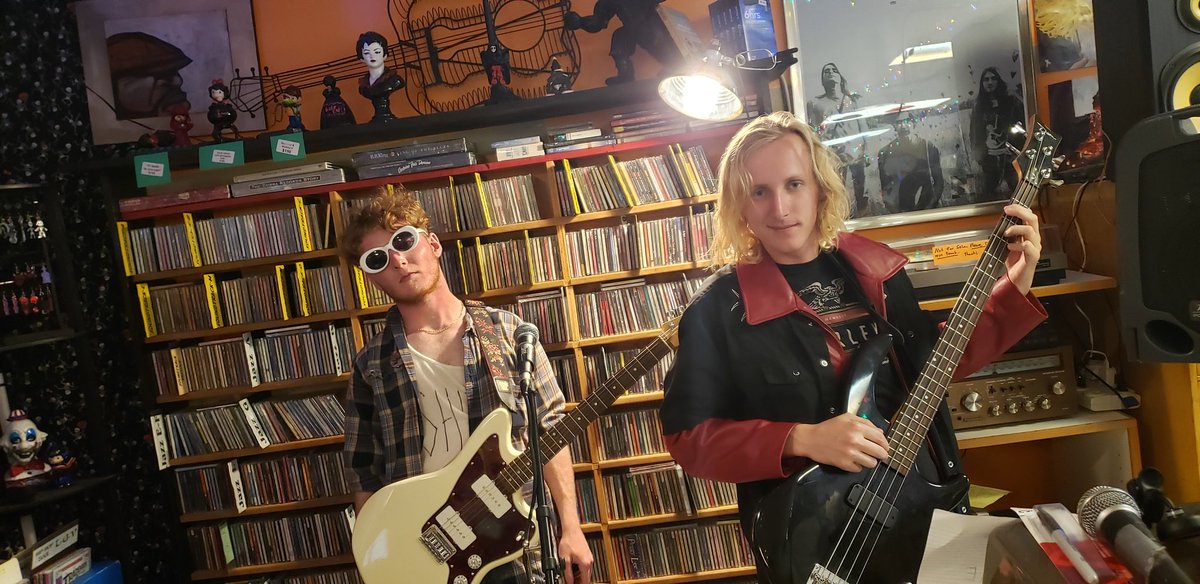 Lady Absinthe is getting ready to start their inaugural performance! 
We're running a little late but they should be starting in 20min! 
Come support live music & local artists Jasper & Jace!
#supportlivemusic #livemusic #freelivemusic #free #allages #supersmallrecordshopshow