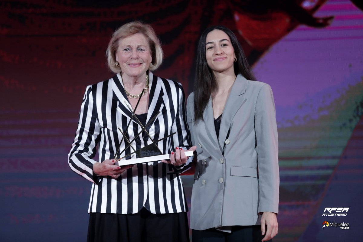 atletismoRFEA's tweet photo. 🏆 Premio @iberdrola BeAthleticsWomen 2023

👉🏼 SAGRARIO AGUADO NADAL

Por ser una pionera y referente 🔗 https://t.co/6YkWraXNAE

No podía faltar la foto con @Ruthypeich 🫶🏼

#PremiosRFEA2023 📺 https://t.co/W9lIaPhhVT https://t.co/yeEycbBuxe
