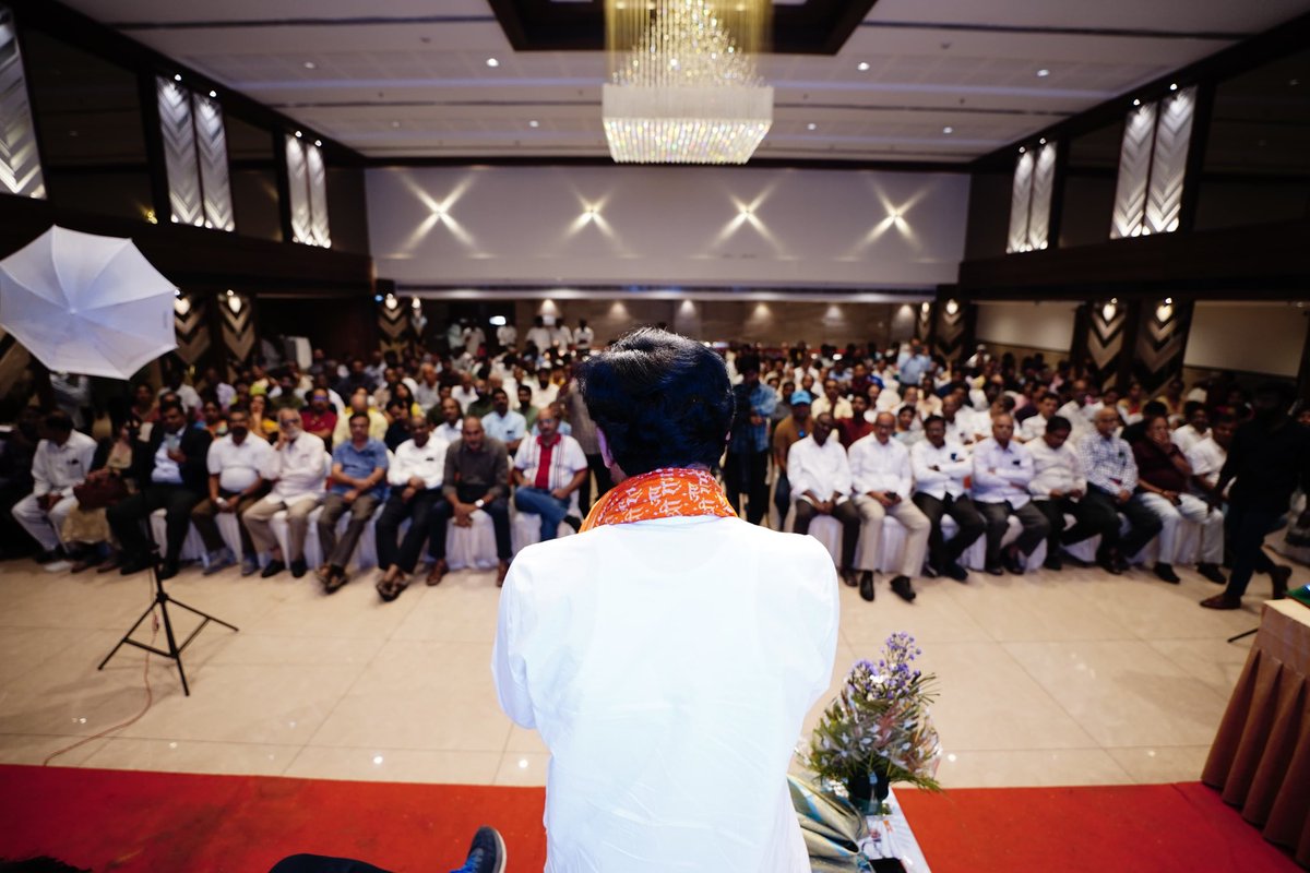 Had an engaging discussion with professionals from various disciplines in #Secunderabad today. Spoke on the transformative impact of PM Shri @NarendraModi's politics of development in the twin cities of Secunderabad and Hyderabad, & Telangana. Their support for the…