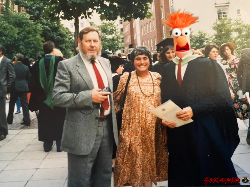 Rare footage has emerged of a young Keir Starmer 🤣