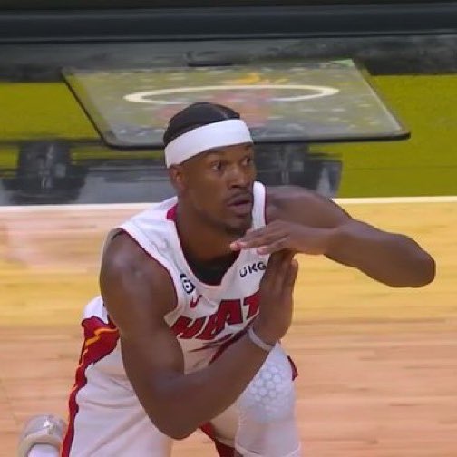 DMSpida's tweet image. JB WHY DID YOU NOT CALL A TIMEOUT