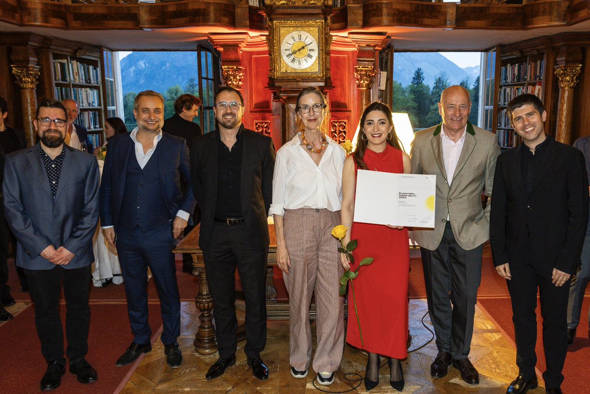 TempusTrio's tweet photo. 🎉 Ens complau anunciar que hem rebut la #beca #Ensemble 2024 de la @mozarteumuniversity! Felicitats a tots els altres becats i gràcies a la International Society of #Mozarteum University Salzburg pel suport. Podrem desenvolupar un projecte que aviat anunciarem! ✨ https://t.co/jrY58oPUmh