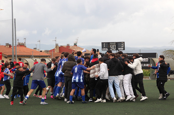 Taradell's tweet photo. La @udtaradell  es proclama campió de Tercera Catalana guanyant a Folgueroles (1-3) #Taradell #Osona https://t.co/VqCoAObFIF https://t.co/k20NCjExeU