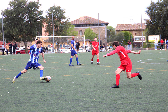 Taradell's tweet photo. La @udtaradell  es proclama campió de Tercera Catalana guanyant a Folgueroles (1-3) #Taradell #Osona https://t.co/VqCoAObFIF https://t.co/k20NCjExeU