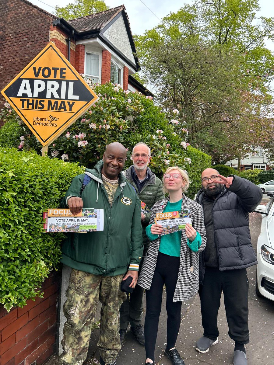 Last push from the team including local Withington hero Robert Chilowa, rolling up his sleeves to help April get elected this May 🔶💪🏻✅❤️✨