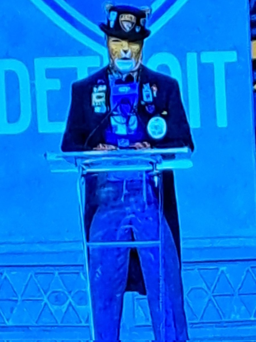 🎵 FUMBLEPUNT THE FOOTBALL CAT
THE CAT AT THE FOOTBALL DRAFT 🎵