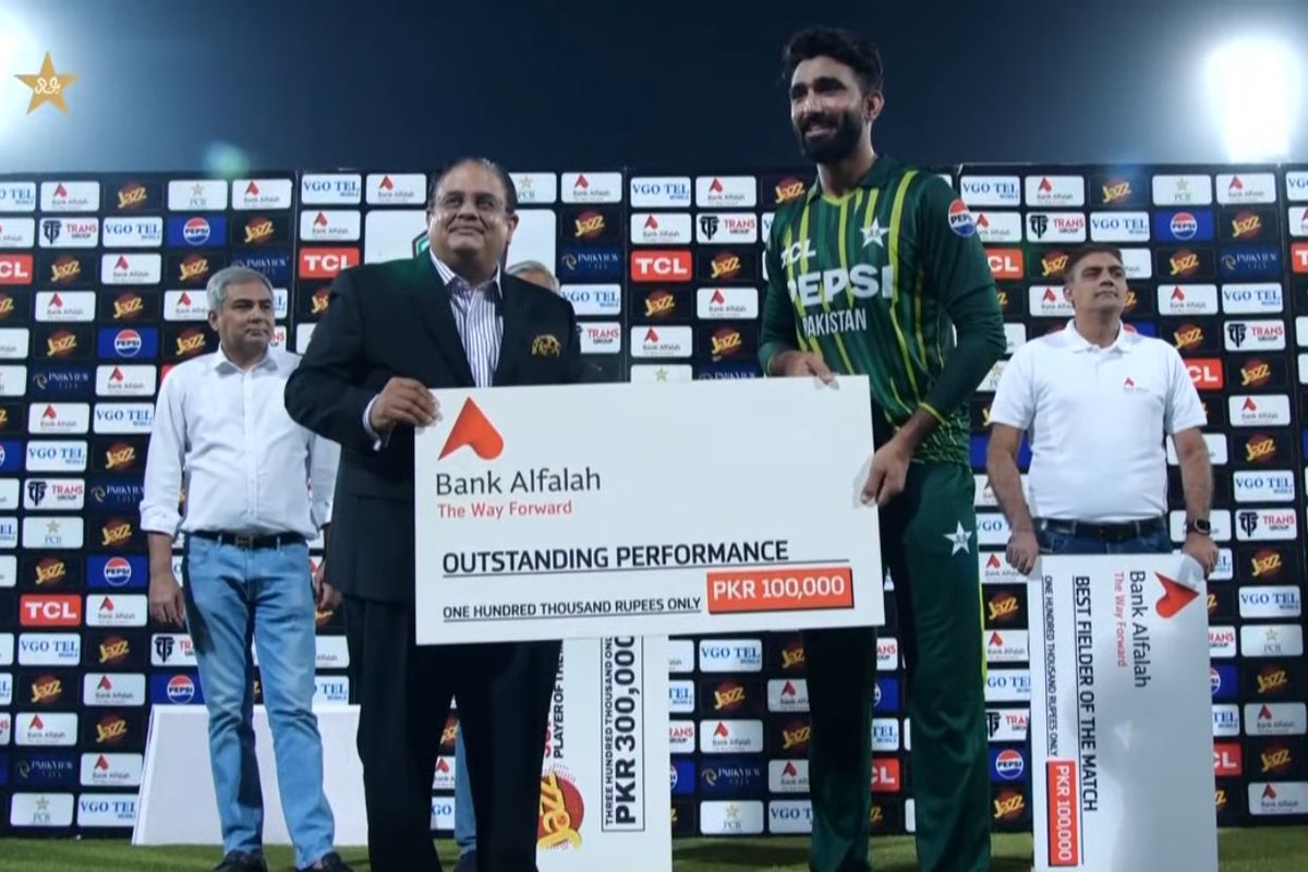This picture of Usama Mir should shut some people up for a few weeks. The best spinner in Pakistan will ALWAYS prove himself🔥🙏 #PAKvNZ #PakistanCricket