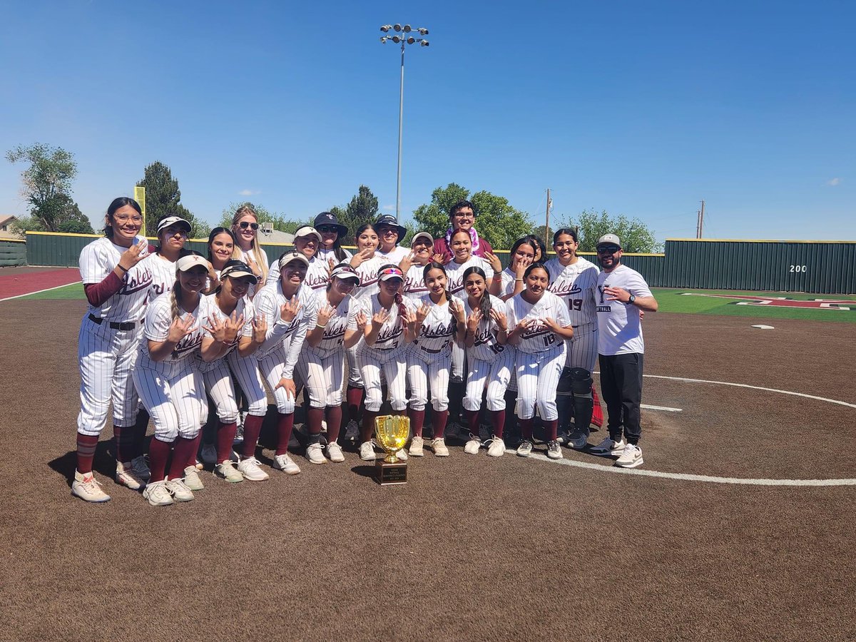Great weekend for <a href="/ysleta_softball/">YHS Softball EP</a> and <a href="/YHSIndiansbase1/">YHSIndiansbaseball</a> 🏹🏹 #BOWUP
