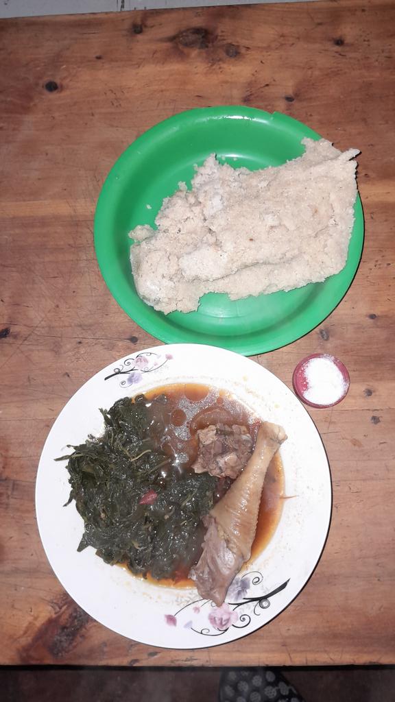 Chicken meat, Phaseolus vulgaris, and ugali for supper.