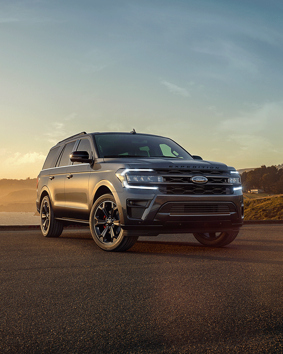 FordMX's tweet photo. Estilo elegante, sofisticación y desempeño deportivo en cada detalle, así es #FordExpedition #StealthPerformance, la SUV creada para Conectar con tu Destino. https://t.co/Av4LafgysF https://t.co/c3LXNhjXtx