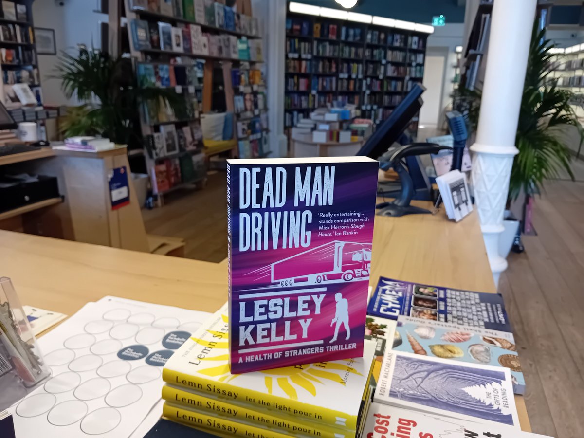 lkauthor's tweet photo. Lovely chat with the booksellers @portybooks today telling them about #DeadManDriving! https://t.co/EN8AFkuulT