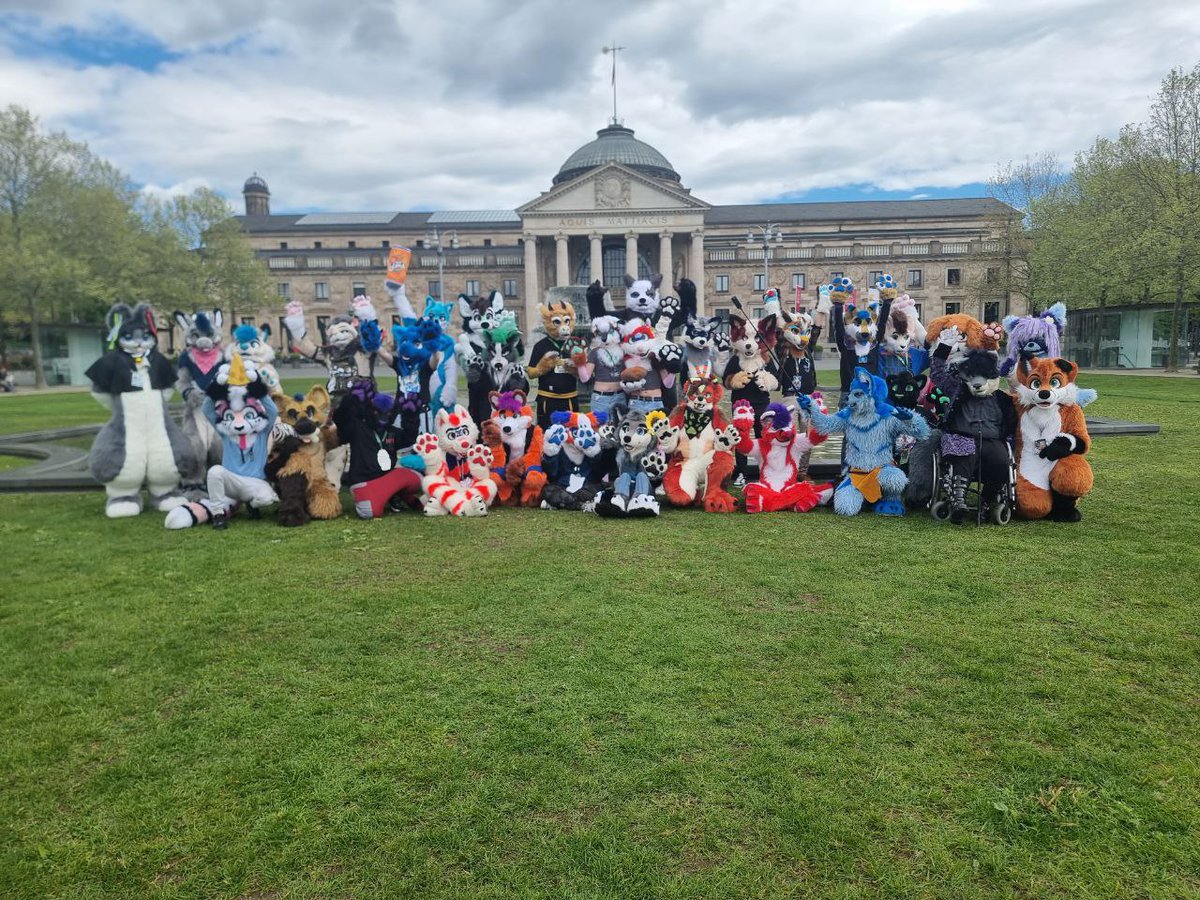 Silvan Foxy 🍍🍕 (@silvanfoxy) on Twitter photo Ein kleiner Eindruck vom heutigen Tag bei dem RheinFurs Suitwalk
📍Wiesbaden
📷<a href="/AsrielTheFoxy/">Asriel Foxy 🦊🐾</a> Ein kleiner Eindruck vom heutigen Tag bei dem RheinFurs Suitwalk
📍Wiesbaden
📷<a href="/AsrielTheFoxy/">Asriel Foxy 🦊🐾</a>