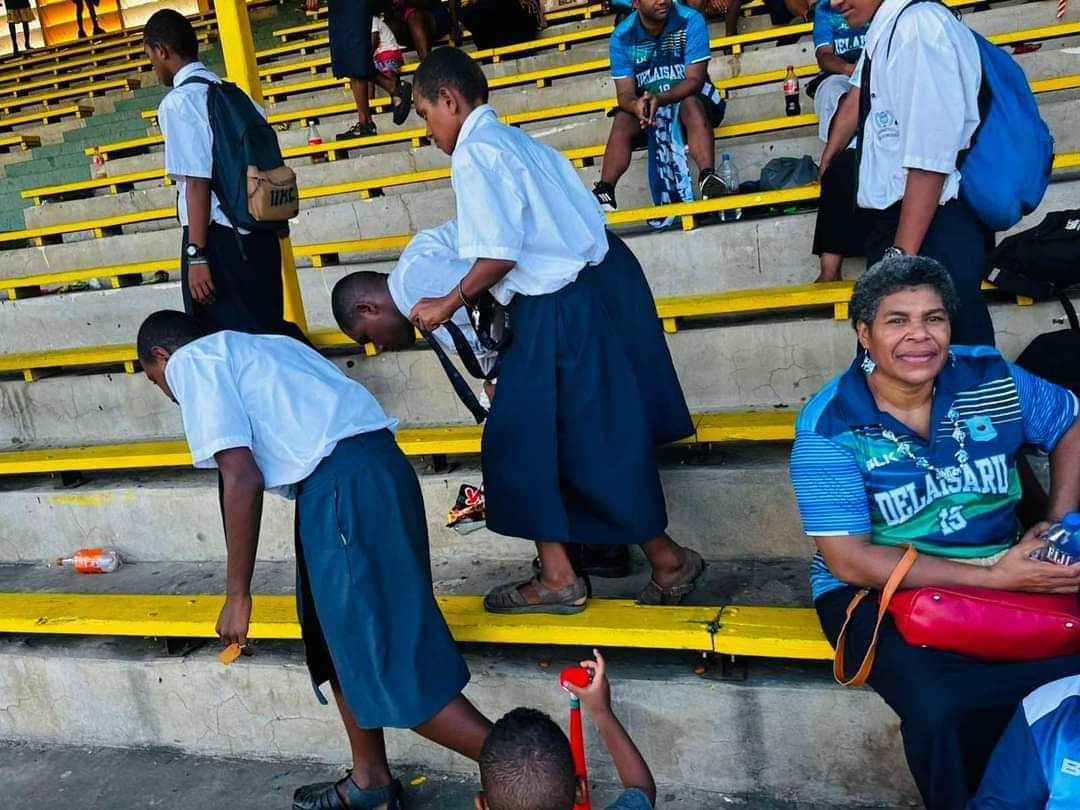 rnayacalevu's tweet photo. As Fiji battles its litter problem, its remarkable to see students of QVS take charge again after the secondary school league games in Nadi yesterday. The boys came together to pick up the litter left behind by the #litterbugsFiji. Vinaka vulinitu. Leadership starts with 1. https://t.co/Bx1U485DdG