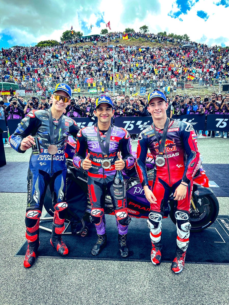 R_BastidasMora's tweet photo. Después de un loco #TissotSprint en el #SpanishGP de @MotoGP , así quedó conformado el podio.

La victoria fue para Jorge Martín, en 2º sitio aparece Pedro Acosta y por una penalización Fabio Quartararo salió del podio y Dani Pedrosa se quedó con el 3º lugar. https://t.co/ytFIjNsgjq