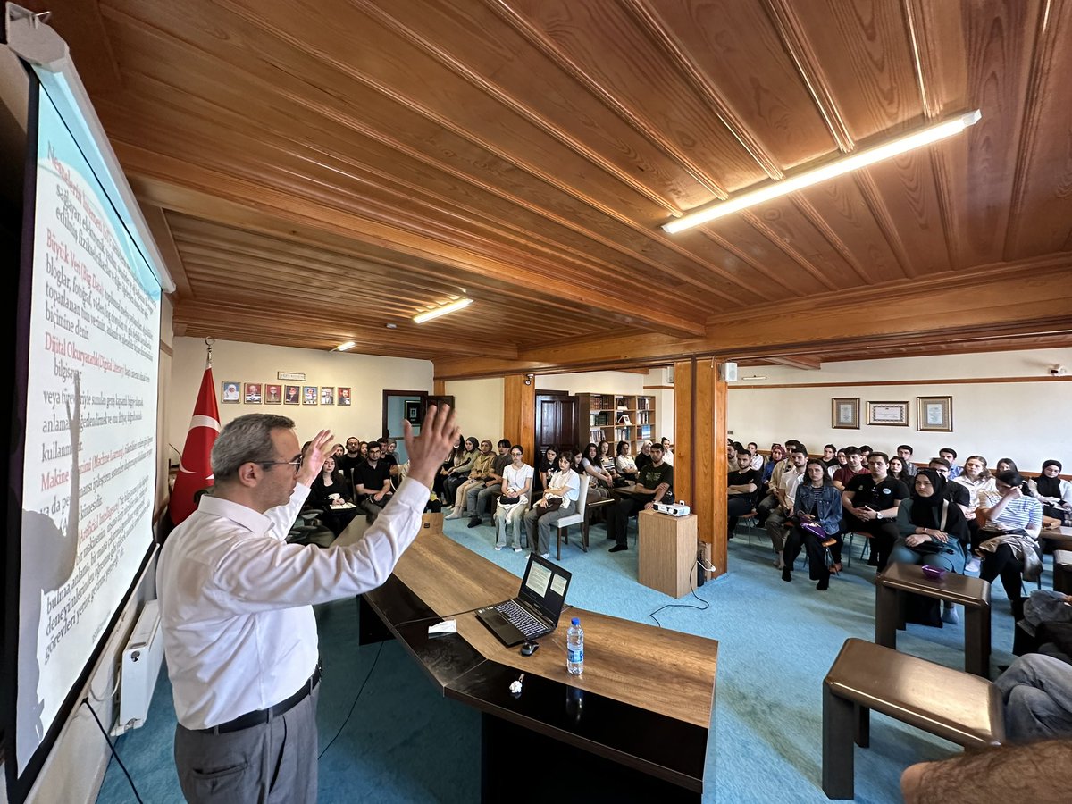 Dijital Dünyada Gelecek Vizyonu başlıklı semineri kıymetli arkadaşım Doç. Dr. Ali Yılmaz verdi.
Bu sefer ESYAV Vakfımızda açılış konuşması, dinleme ve öğrenme görevimizi yerine getirdik. <a href="/esyav_/">ESYAV</a> <a href="/VakiflarGM/">VAKIFLAR GENEL MÜDÜRLÜĞÜ</a> <a href="/TCKulturTurizm/">T.C. Kültür ve Turizm Bakanlığı</a> <a href="/tcbestepe/">T.C. Cumhurbaşkanlığı</a> <a href="/hasandogan/">Hasan Doğan</a>
