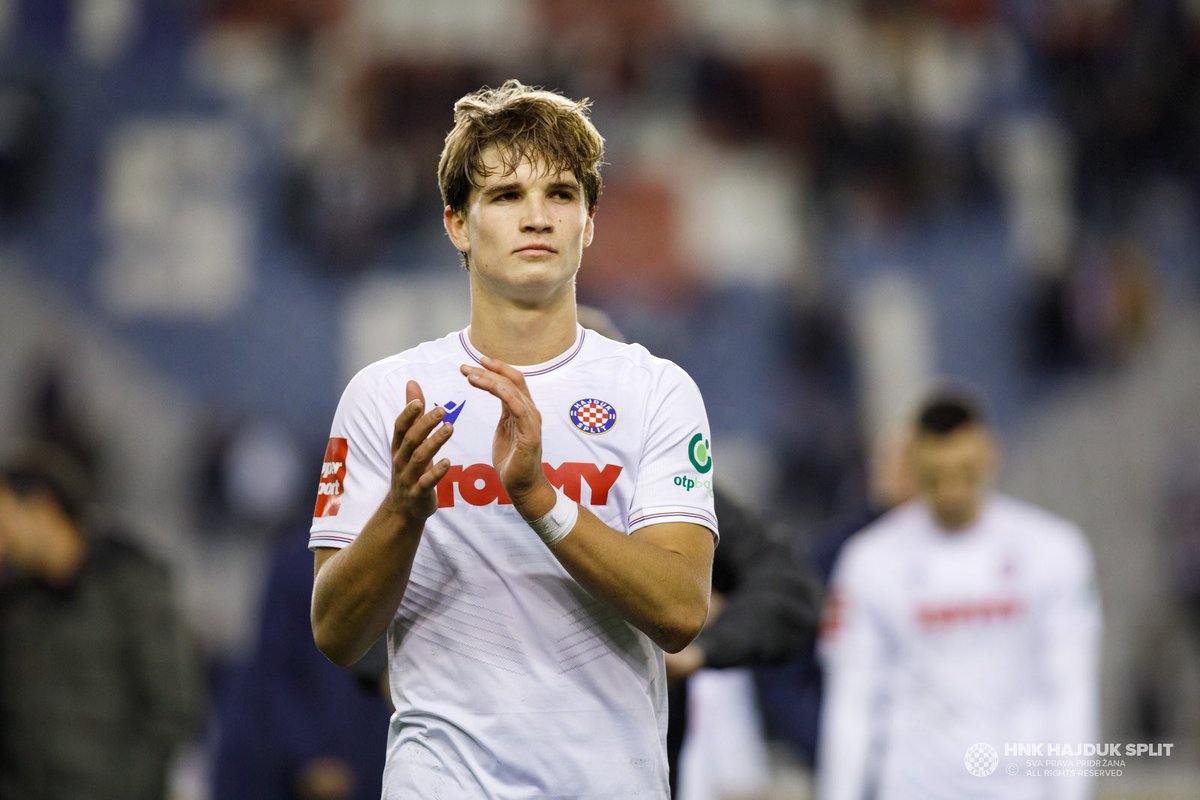 Qué poco va a durar Rokas Pukštas en el Hajduk Split. Cada partido que veo suyo me doy cuenta de que sigue evolucionando mejor como #8/#10. El americano debe ir a un contexto más exigente, su producción y juego es fabulosa. Hoy anotó 2 goles (7 en total este año). #USYNT #Hajduk