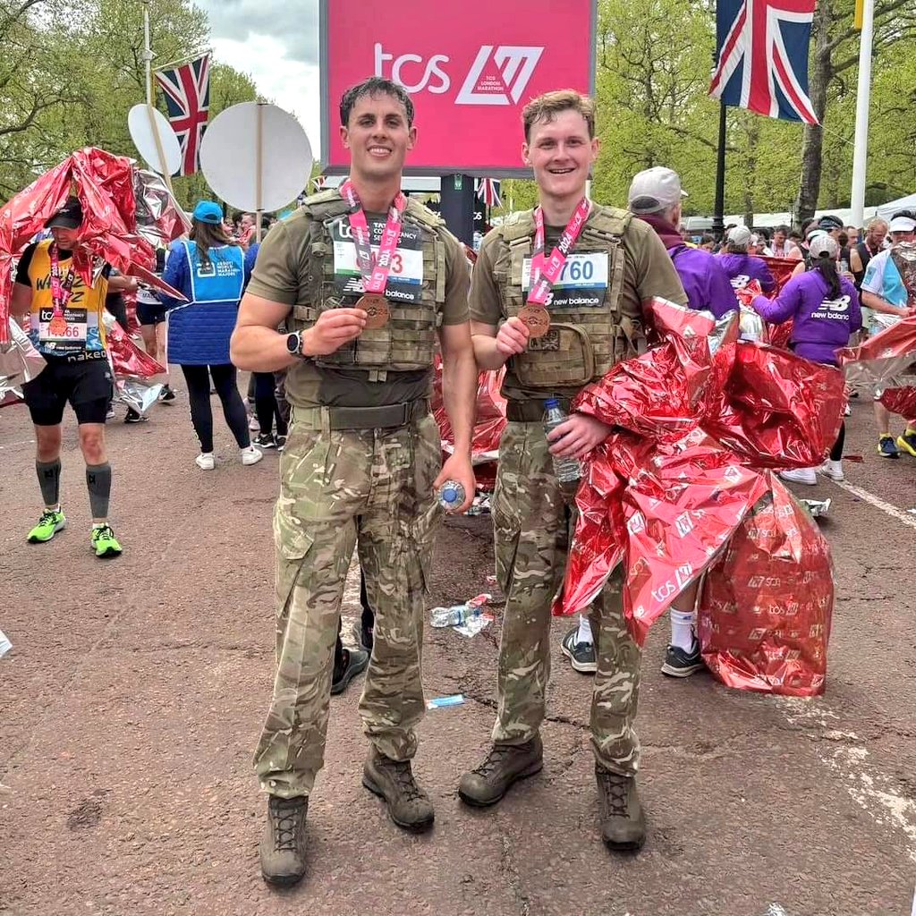 A massive congratulations to LCpl Heslop & Captain Seacombe on completing the London Marathon & all wearing body armour & boots. LCpl Heslop with a time of 3 hours 57 minutes & Captain Seacombe of 4 hours. 🫡🇬🇧

£4000 was raised. 👏

#scotsguards #londonmarathon2024 #britisharmy