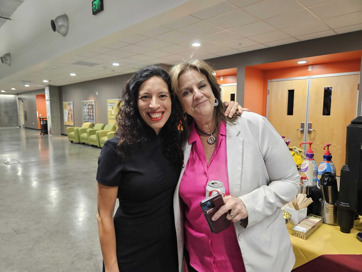 Prof. @PaolaBoivin, mentor of Belen Tavares, shared this advice at graduation ceremony: “Belen, you have a beautiful soul. Let that guide you as you seek truth. The best stories are shaped by compassion and determination.” Thank you, Prof. Boivin, for your strong mentoring!