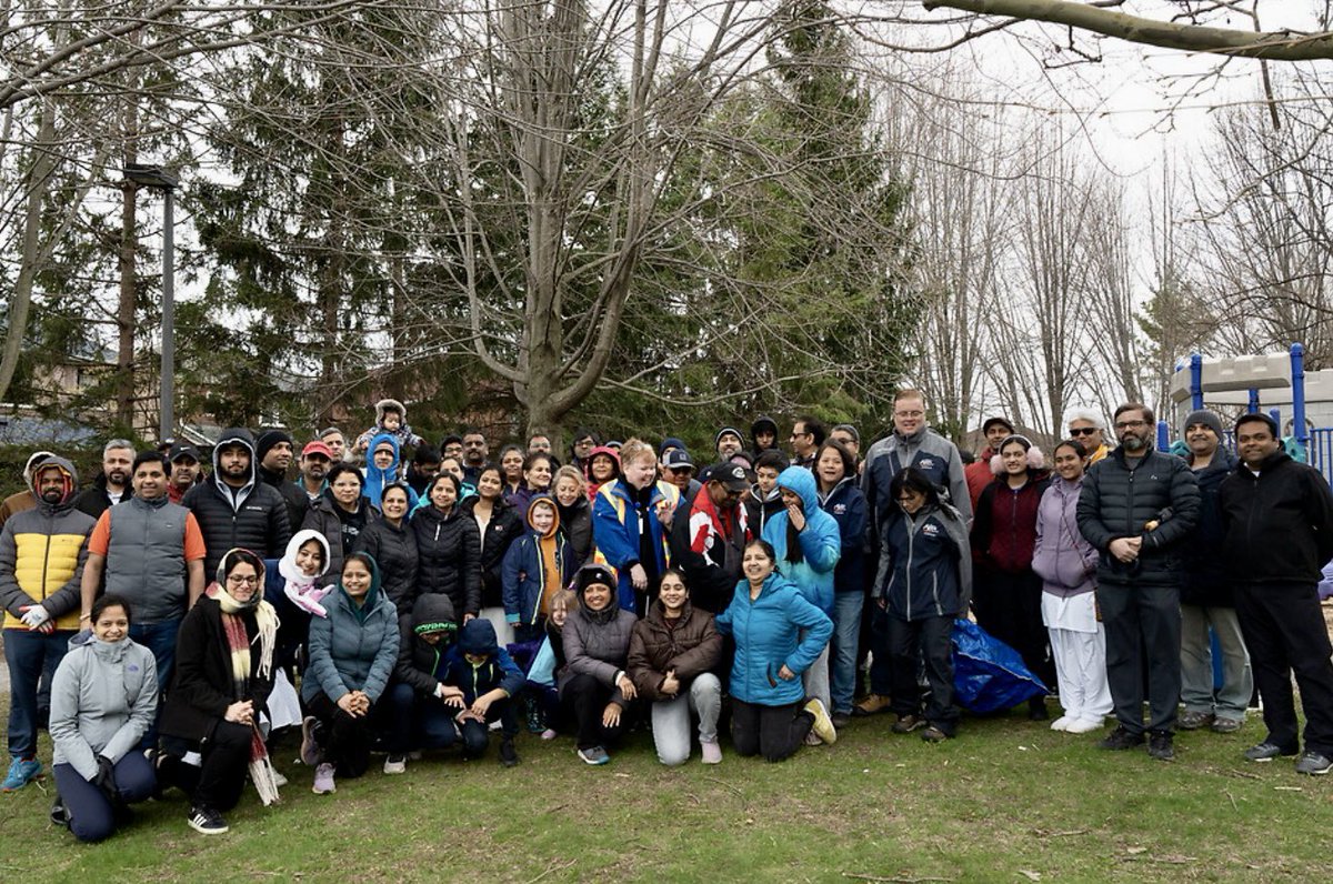 Cold and wet but first annual Hindu Swayam Sevak Adopt a Road clean-up was huge success! Congratulations to @TownOfAjax resident Cecil Ramnauth for coordinating! #AjaxCouncil happy to participate in the cleanup. @CllrMCrawford @CllrRTylerMorin @CllrNHenry @lisaforajax @JoanneDies